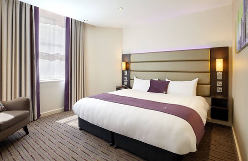Milnrow Hotel | Premier Inn Rochdale
