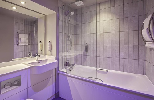 Stirling Hotel | Premier Inn Stirling South - M9 J9