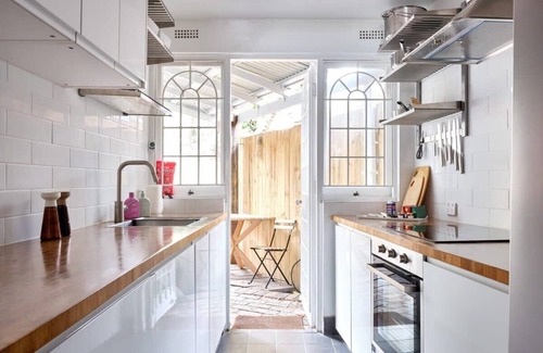 Redfern House | Premium 3 Bed Terrace with parking