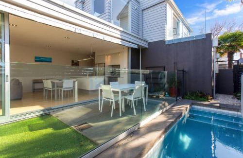 Freemans Bay House | Premium Abode with Plunge Pool steps to Ponsonby