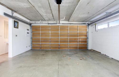 Freemans Bay House | Premium Abode with Plunge Pool steps to Ponsonby