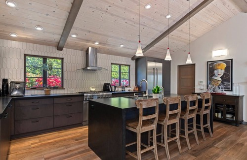 Montecito House | Premium Location Heated Pool & Hot Tub walk to Lower Village