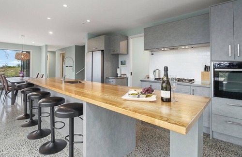 Acacia Bay House | Premium newly built property, Spa Pool, Private, Large modern home in Acacia Bay