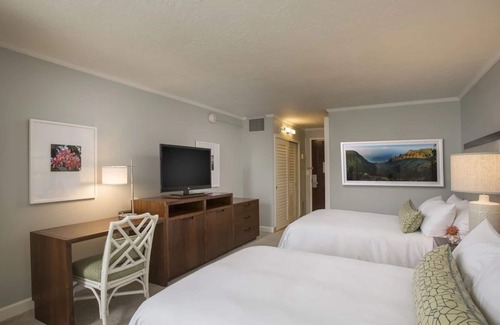 Hanamaulu Hotel | Premium Pool Ocean View 2 Double Beds at Kauai Beach Resort & Spa