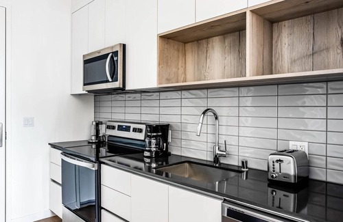 Silver Lake Apartment | Premium Silverlake Studio w/ W/D & Pool, nr 101 & 405, by Blueground