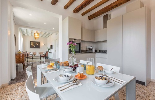 Dorsoduro Ski Chalet | Prestigious 6 Bedroom House with View in Dorsoduro