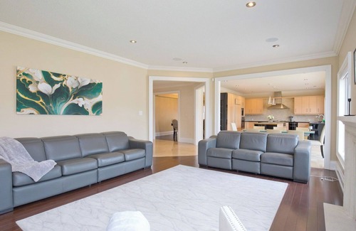 Streetsville House | Prestigious Multi-Level Executive Home