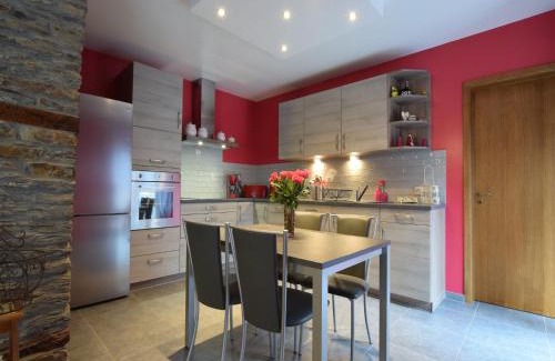 Neufchateau House | Pretty cottage with billart and 2 bathrooms