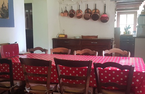 Diges House | Pretty country house with large garden