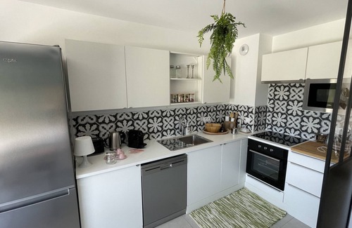 Entraigues-sur-la-Sorgue House | Pretty house with garden - Le Clos Du Moulin 1