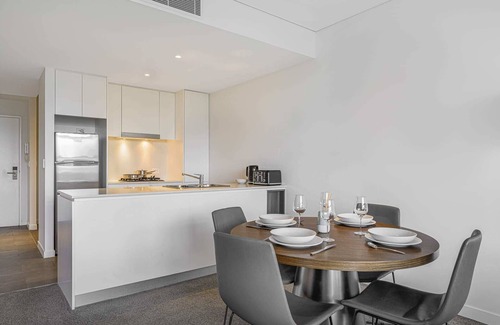 Chatswood CBD Apartment | Prime Location 1BD Apartment in Chatswood