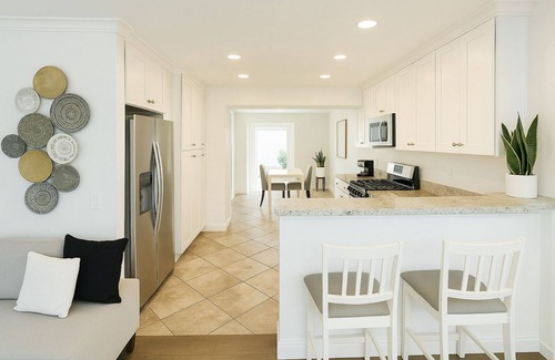Laguna Hills Condo | Prime Location! 3BR, 10 Min to Beach, 5 Min to Irvine – Walk to Pool & Courts
