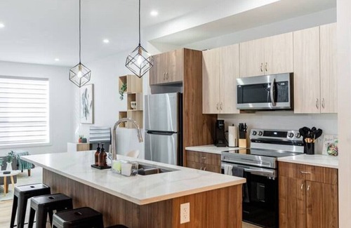 St. James House | Prime Location | Near Airport & Shopping Malls