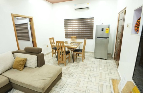 Osu Apartment | Prime location, ultra-central/OSU near Oxford St/2BR with AC, WiFi and Netflix