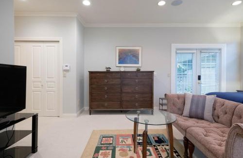 Steveston Apartment | Prime Richmond Stay 10 min to YVR & Steveston