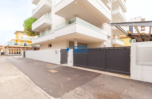 Jesolo Apartment | *Primo Piano modern Apt.* [150 mt from the beach]