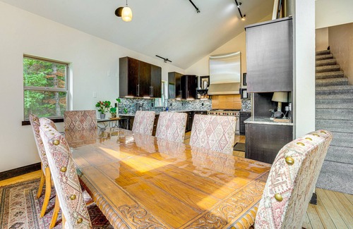 Quandary Village Ski Chalet | Pristine Breckenridge Home w/Hot Tub & Mtn Views!n