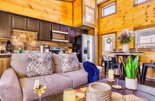 Sevierville Cabin | Pristine & Inviting home away from home! EZ Parking, Close to everything! Dog Ok
