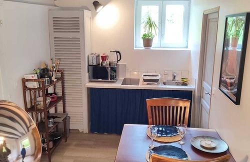 Tourville-sur-Pont-Audemer Apartment | Private flat in 1803 house with 5 ha garden + woods, 30 mns drive from Honfleur.