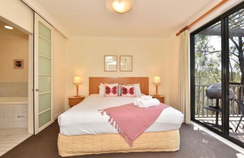 Pokolbin Villa | Private 1bdr Villa Champagne located within Cypress Lakes Resort