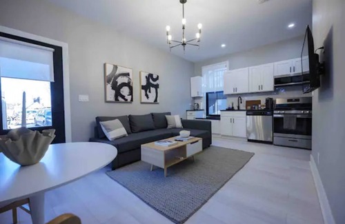 Tremont Apartment | Private 2 Level Apartment with Hot Tub in Tremont