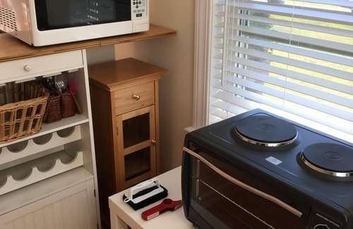 Block Island Cottage | Private 2BR Peach Cottage. Easy walk to Old Harbor!