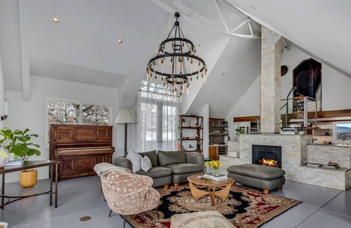 Brush Creek Village House | Private 3 Acre Sanctuary with Beautiful Views