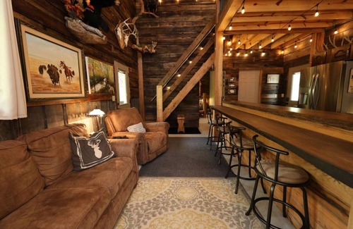 Campton Apartment | Private 600 Acres | Wifi | Hot Tub | Wolf Pen