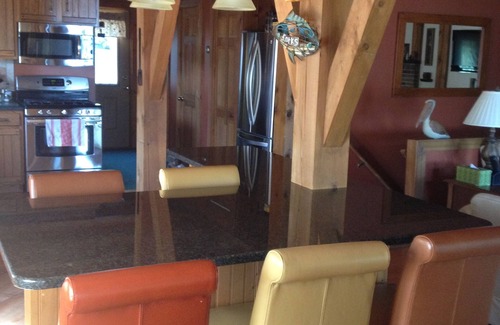 Ashville House | Private 70ft Lakefront Cabin,3br,3ba,Pet Friendly- Kayaks/Paddle boards provided