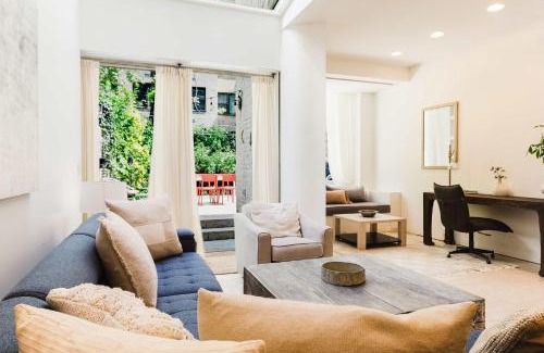 Turtle Bay House | Private Beautiful Townhome w Zen Garden
