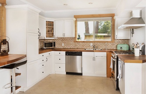 Victoria House | Private Country Setting/Wifi/High Cleaning Standards/Self Check-In/Out