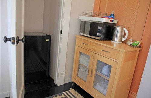 Woodlawn Apartment | Private, cozy, airy garden studio suite, for 1 or 2 guests