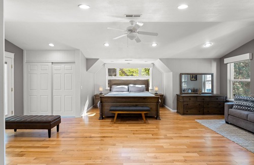 Mount Shasta House | Private Creek, Majestic Mountain Views, Huge Decks, Next to Lake Sis & Golf!