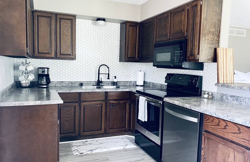 Omro House | Private EAA duplex for rent - 15 min from the Airventure site!