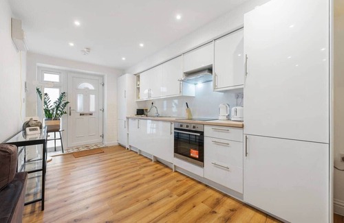 Tufnell Park Apartment | Private En-Suite 3-Bedroom Flat in Tufnell Park