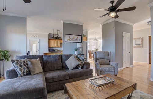 Powell Other | Private Farmhouse Retreat in Shoal Creek