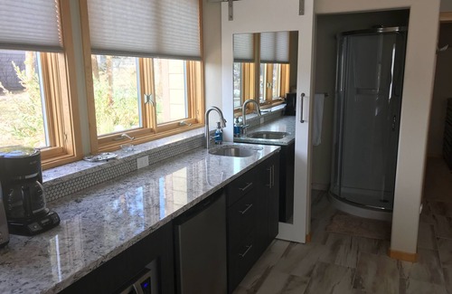 Summit Cove Apartment | Private guest apartment 1bed, 1 bath sleeps up to 4, STR license #BCA-79655