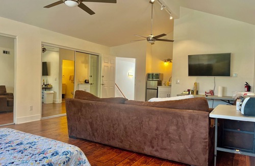 Tarzana Apartment | Private guest-suite with separate entrance