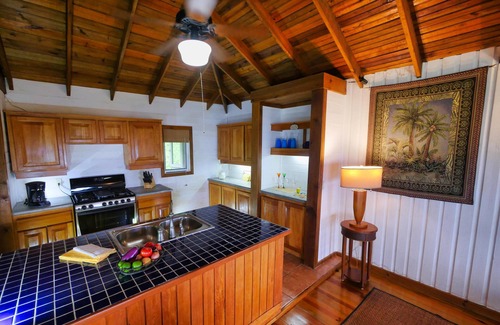 Antoneys Cay Villa | Private hilltop home located overlooking Roatan’s beautiful Turquoise Reef.