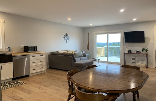 New Harbour House | Private home in the woods with panoramic views off the deck