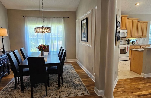 St. Augustine House | Private home-Large screened lanai-BBQ- sleeps 8-easy walk to pool!