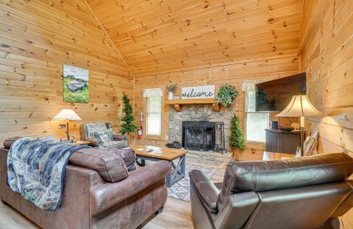 Sevierville House | Private Hot Tub Lake Resort Cabin in Sevierville!