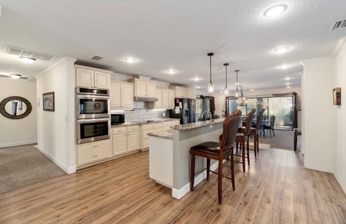Dunnellon House | Private Island Waterfront Oasis Kayaks + Paddleboards + Canoe + NEW Pool Table