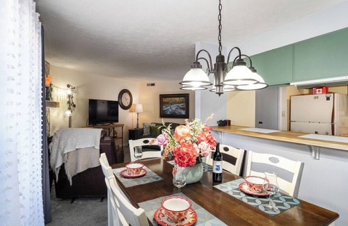 Gatlinburg Condo | ⛰Private Jacuzzi 2BR/2BA Condo 15min walk to Downtown, Beautiful Balcony Views!