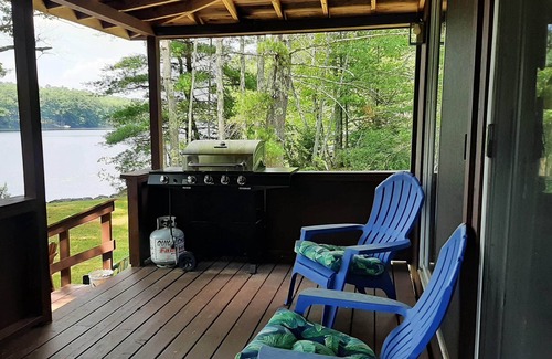 Bristol Cottage | Private Lakefront Cottage Retreat