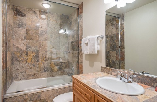 Mountain Village Hotel | Private Lock-Off King Room at the Bear Creek Lodge