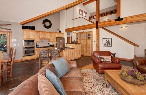 Three Peaks House | Private Luxury ~ Hot Tub, Pool Table, Secluded in Aspens