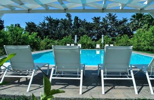 Avola Resort | Private room ∙ 5 guests