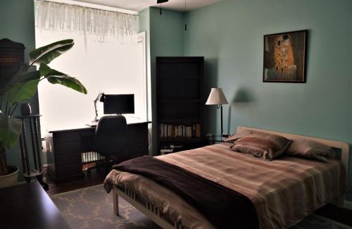 Eagle Hill House | Private Rooms, Shared Bath in a Private Home Minutes From Logan Airport