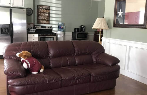 Waller House | PRIVATE-SECLUDED-Shooting range & fishing-1200 sq' house on 10acres w/pond WIFI